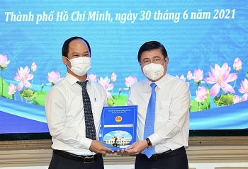 TP.HCM bổ nhiệm Chủ tịch và Phó Chủ tịch UBND của 16 quận
