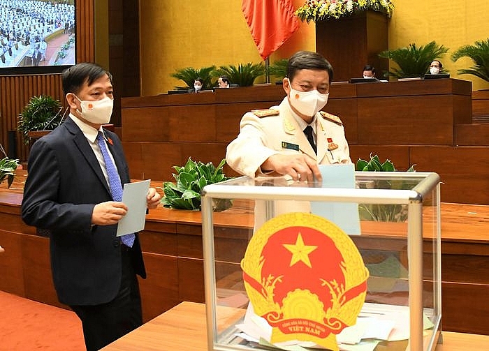 Các đại biểu bỏ phiếu