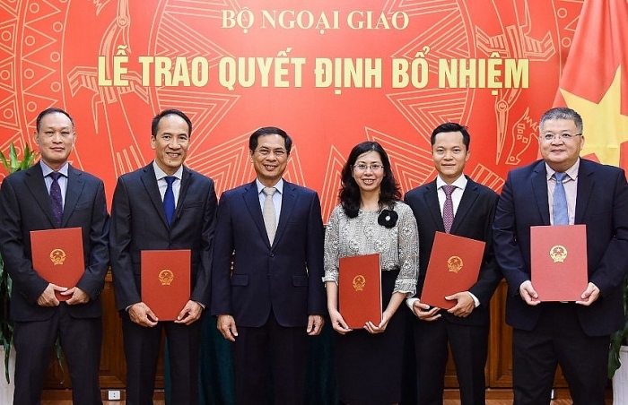 Nhân sự mới Bộ Nông nghiệp, Bộ Ngoại giao, Bộ TN&MT nhan su moi bo nong nghiep bo ngoai giao bo tnmt