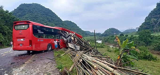 vu xe giuong nam dam xe tai o hoa binh xac dinh danh tinh nan nhan