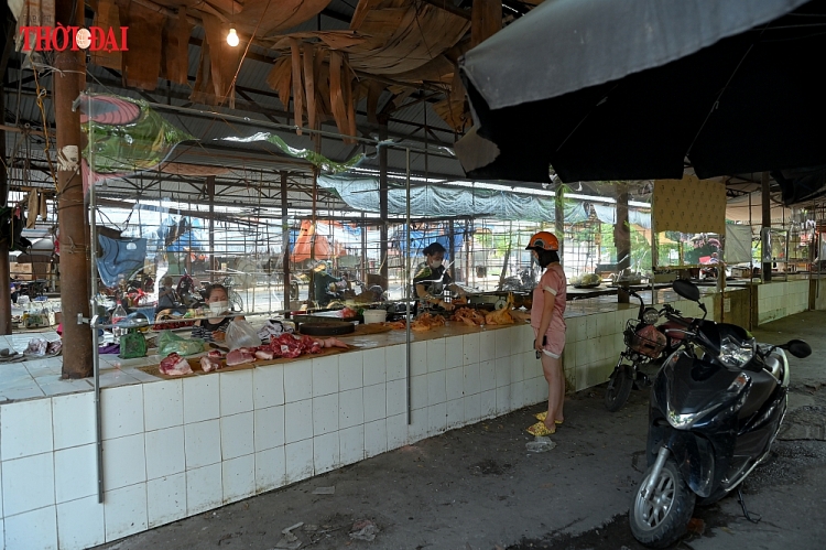 Hà Nội: Người dân nghiêm túc sử dụng phiếu đi chợ, tự giác chấp hành quy định giãn cách