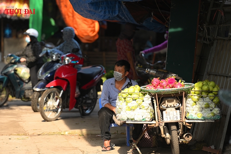 Hà Nội: Người dân nghiêm túc sử dụng phiếu đi chợ, tự giác chấp hành quy định giãn cách
