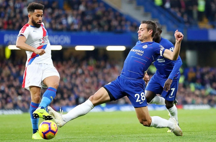 Chelsea (xanh) đang đầy hứng phấn sau chức vô địch Siêu cúp châu Âu