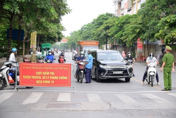 Hà Nội tạm thời chỉ nhắc nhở người chưa có giấy đi đường mẫu mới