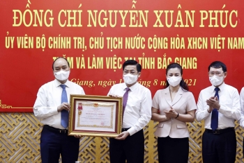 Chủ tịch nước tặng Huân chương cho tỉnh Bắc Giang vì thành tích chống dịch