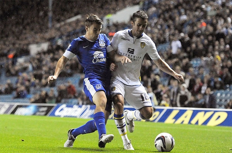 Cả Leeds (trắng) lẫn Everton (xanh) đều có được thành tích khá tốt ở mùa giải trước