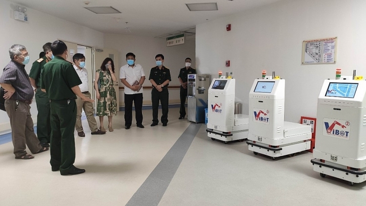 Đoàn kiểm tra của Bộ KH&CN kiểm tra, đánh giá các tính năng của hệ thống robot VIBOT-2 tại bệnh viện TWQĐ 108, tháng 4/2021. Đoàn kiểm tra của Bộ KH&CN kiểm tra, đánh giá các tính năng của hệ thống robot VIBOT-2 tại bệnh viện TWQĐ 108, tháng 4/2021.