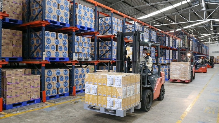 Vượt trở ngại Covid, Vinamilk vẫn đảm bảo sản xuất, cung ứng để kịp thời tiếp sức lực lượng tuyến đầu và cộng đồng 