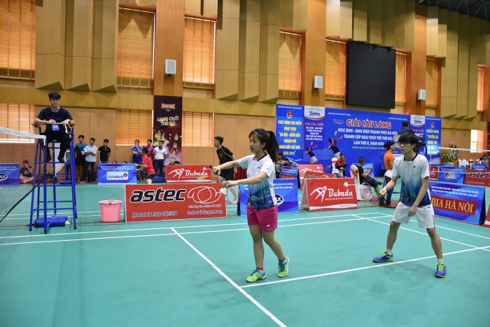giai cau long hoc sinh sinh vien tp ha noi tranh cup bao tuoi tre thu do lan toa suc tre dam me