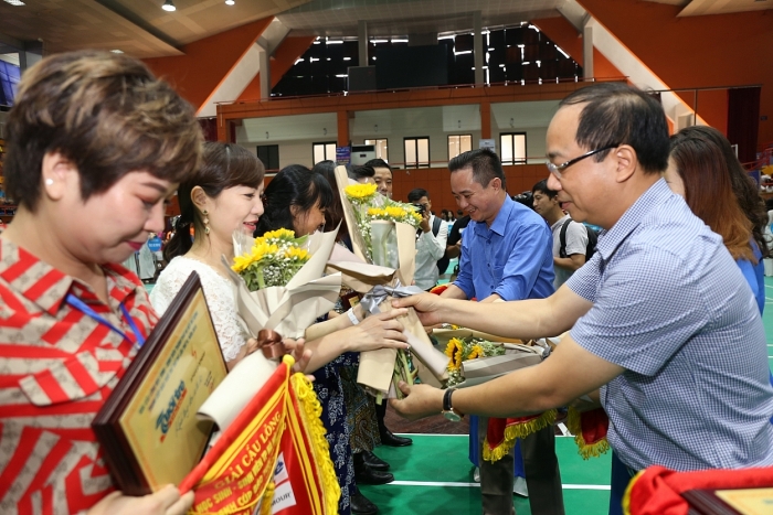 hon 800 vdv tham du giai cau long hoc sinh sinh vien tp ha noi 2019