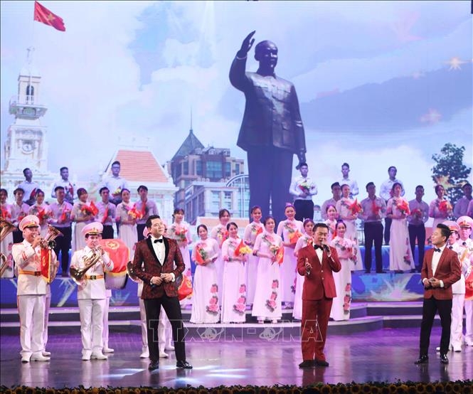 3108 chuong trinh nghe thuat quoc khanh 1920a