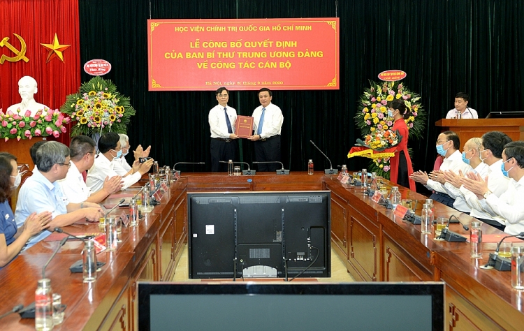 ong duong trung y giu chuc pho giam doc hoc vien chinh tri quoc gia ho chi minh
