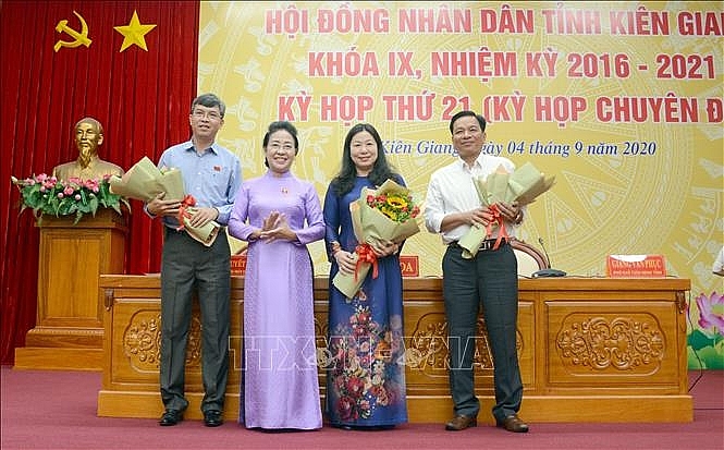 bo cong thuong uy ban thuong vu quoc hoi bo nhiem nhan su moi