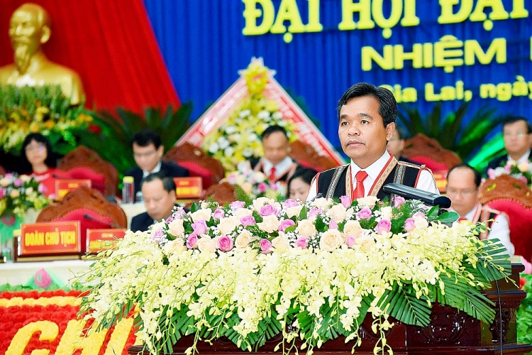 chan dung ong ho van nien bi thu tinh uy gia lai