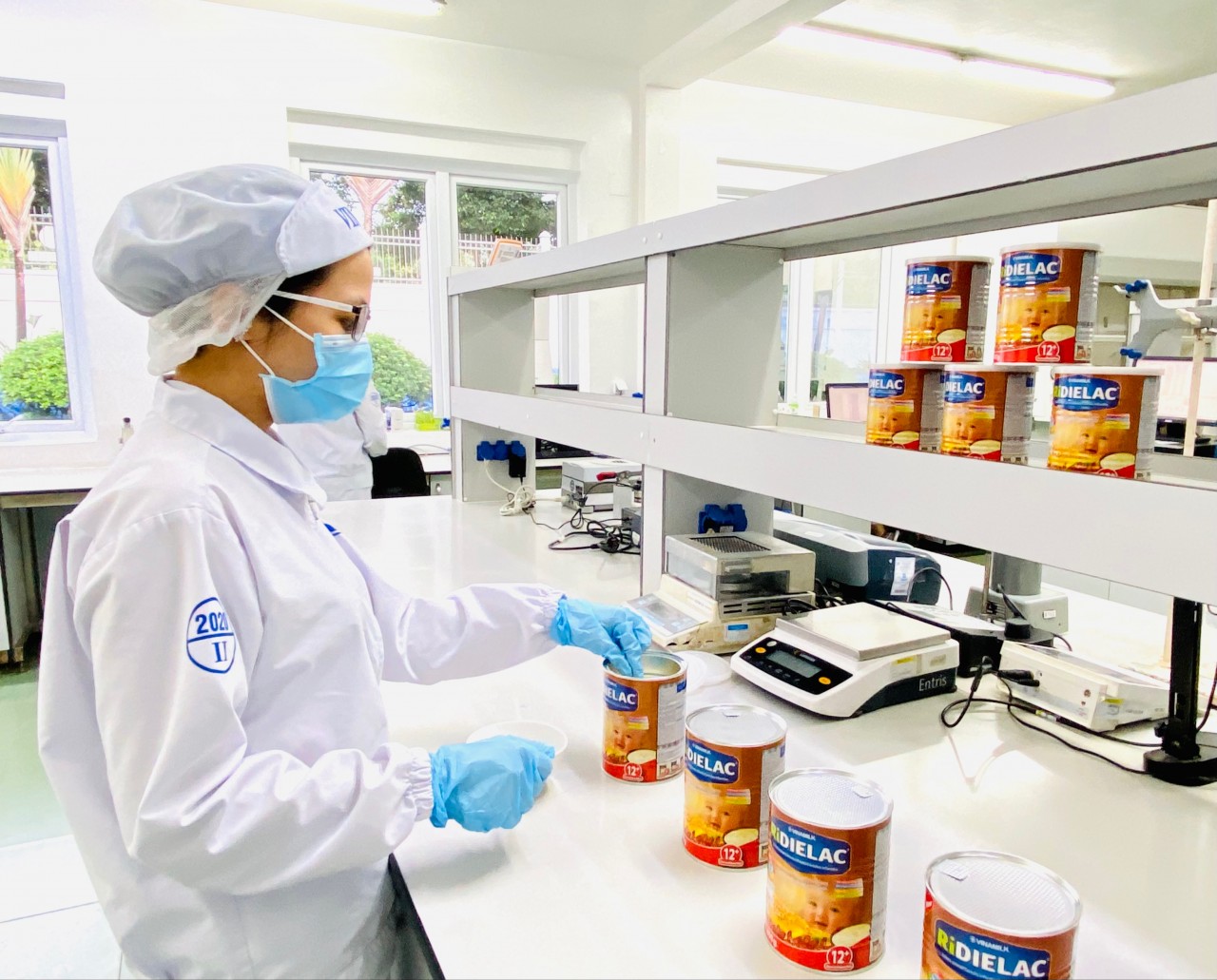 Doanh thu tăng, xuất thành công nhiều sản phẩm mới, xuất khẩu của Vinamilk "vượt sóng" Covid-19 ấn tượng