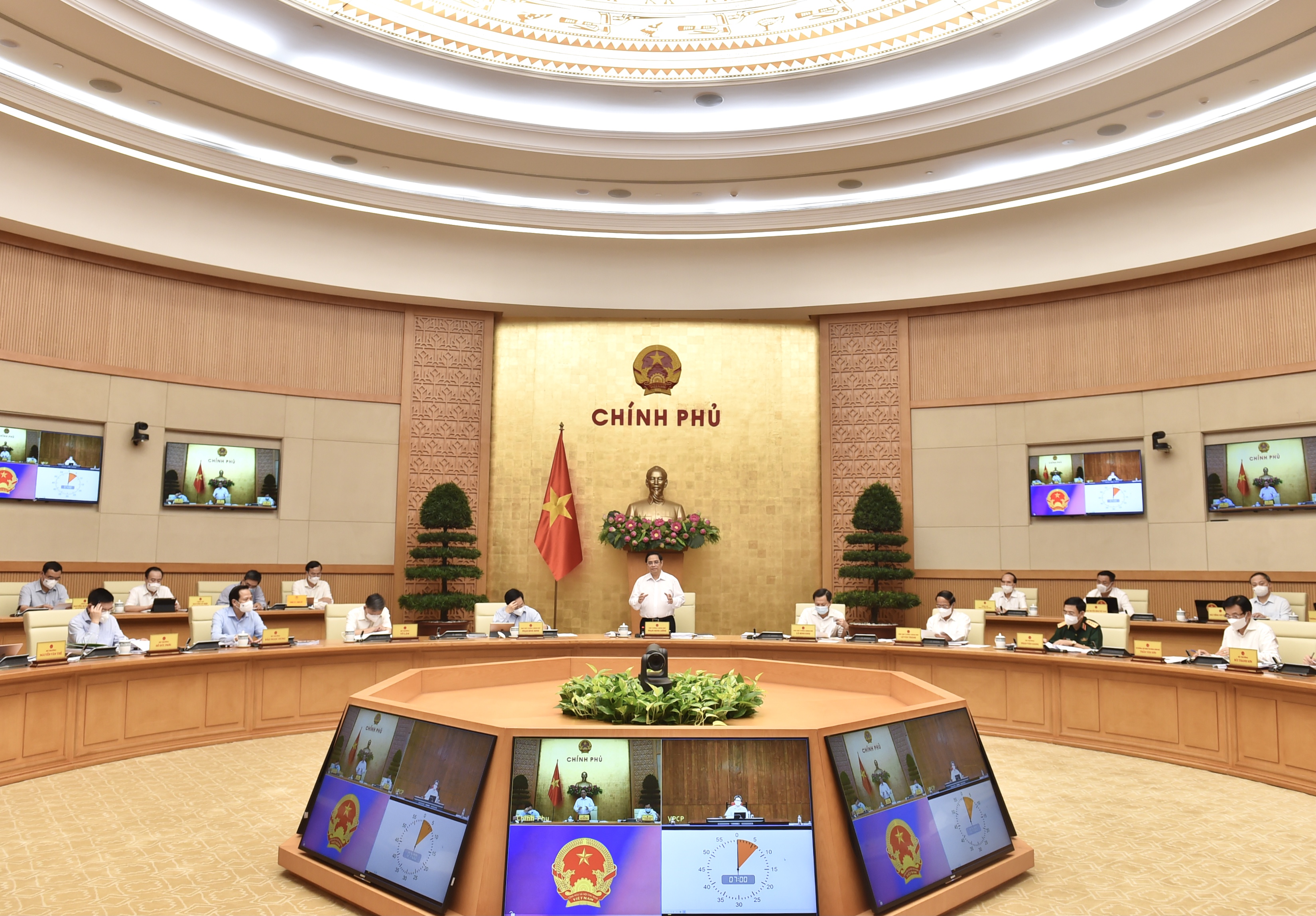 Nhanh chóng kiểm soát dịch bệnh, xây dựng kế hoạch kịch bản phục hồi và thúc đẩy kinh tế trong điều kiện mới