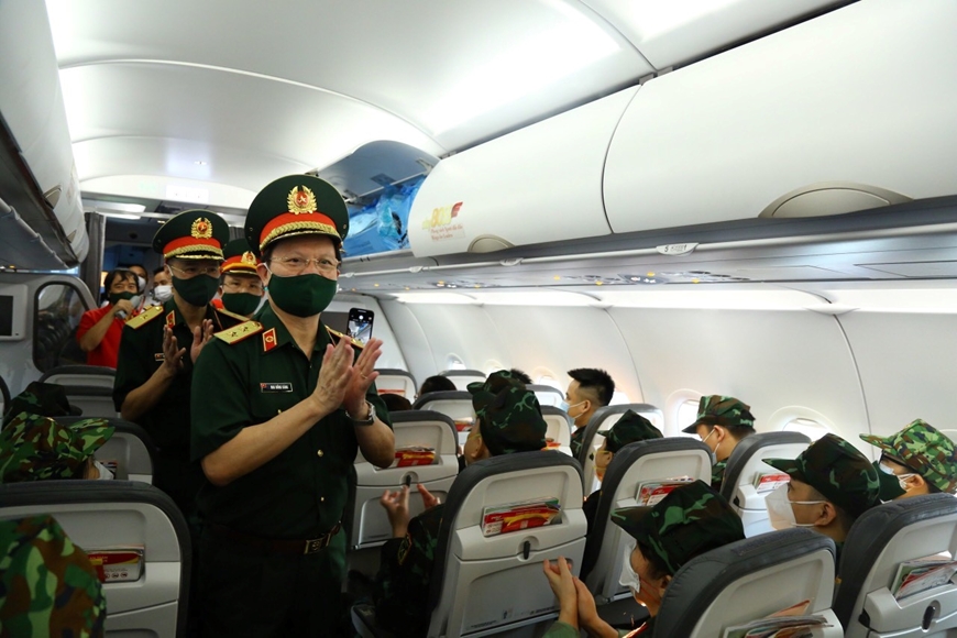 Hơn 1300 cán bộ, chiến sĩ quân dân y gấp rút lên đường tăng viện cho ‘tuyến lửa’