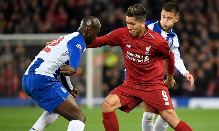 Liverpool (đỏ) được đánh giá cao hơn Porto dù phải chơi trên sân khách