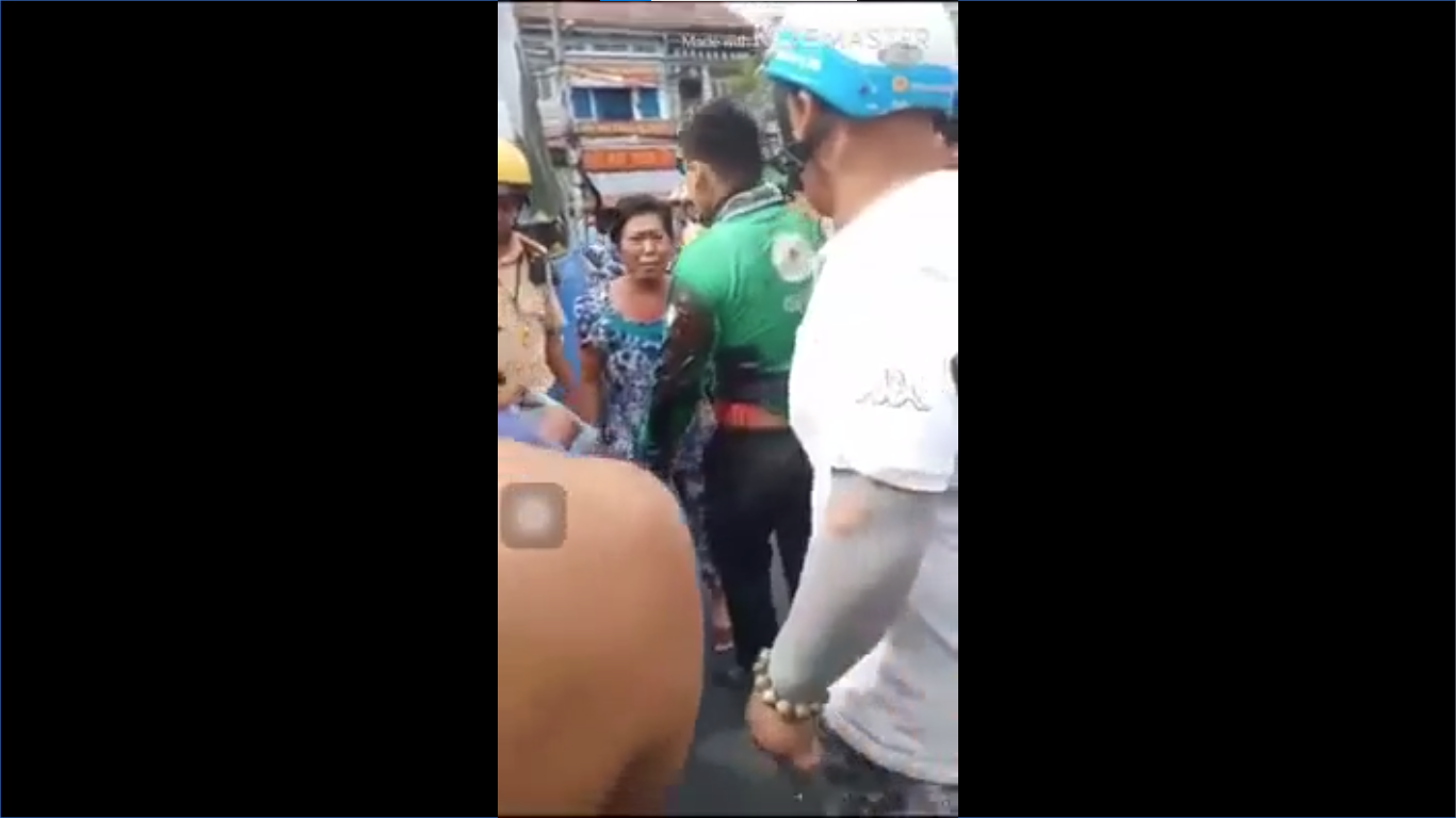 Video: Lái xe buýt đâm trọng thương tài xế Grab gần bến xe Chợ Lớn