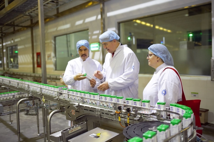 thu truong bo nong nghiep my an tuong voi sieu nha may sua cua vinamilk