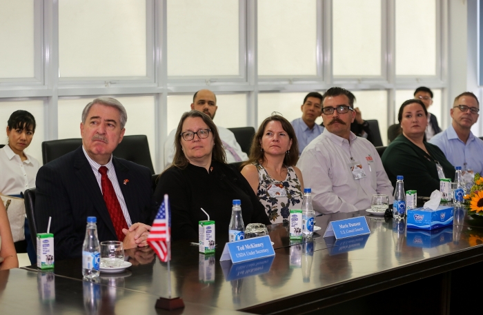 thu truong bo nong nghiep my an tuong voi sieu nha may sua cua vinamilk