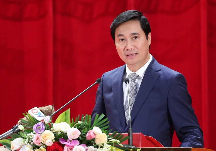 Ông Nguyễn Tường Văn, Phó Bí thư Tỉnh ủy, Chủ tịch UBND tỉnh, phát biểu nhận nhiệm vụ (Ảnh: Báo Quảng Ninh)