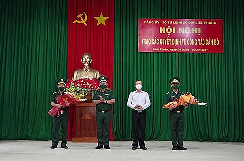Đại tá Chu Văn Tấn và Thượng tá Phạm Xuân Độ nhận quyết định