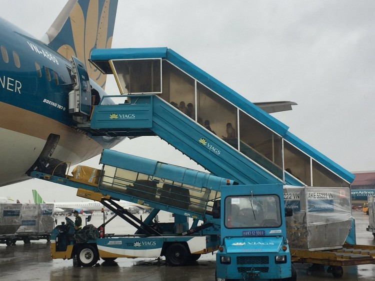 Những chuyến bay nội địa đầu tiên sau nhiều tháng nghỉ dịch COVID-19
