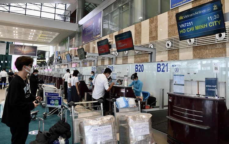 Những chuyến bay nội địa đầu tiên sau nhiều tháng nghỉ dịch COVID-19