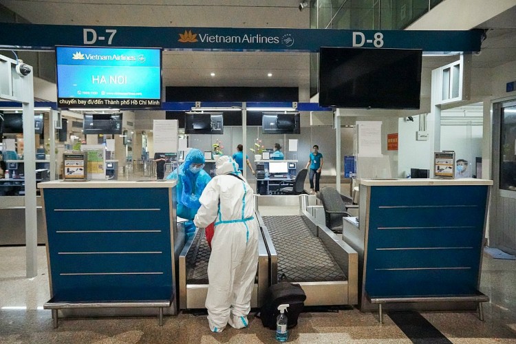 Những chuyến bay nội địa đầu tiên sau nhiều tháng nghỉ dịch COVID-19