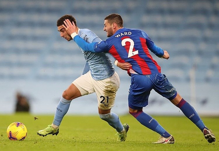 Man City (trái) được đánh giá cao hơn Crystal Palace