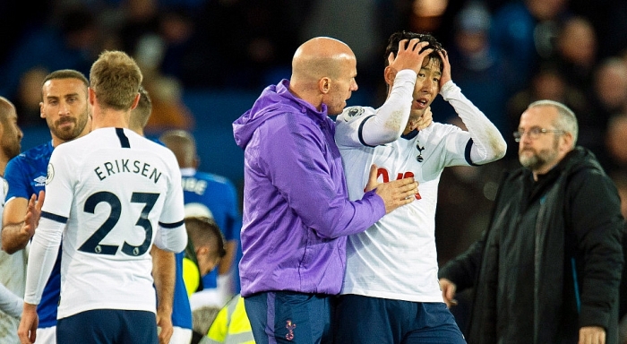 lam gay co chan andre gomes son heung min bat khoc nhu tre con