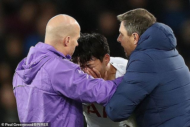 lam gay co chan andre gomes son heung min bat khoc nhu tre con