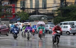 Bão số 6 suy yếu, miền Bắc trời trở rét, mưa dông