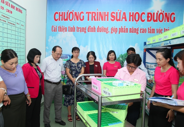 Sữa học đường TP.HCM "vào nhịp" chỉ sau 2 tuần triển khai sua hoc duong tphcm vao nhip chi sau 2 tuan trien khai