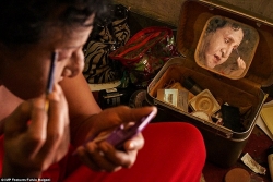 nhieu cong dan indonesia bi cam xin viec vi la nguoi chuyen gioi