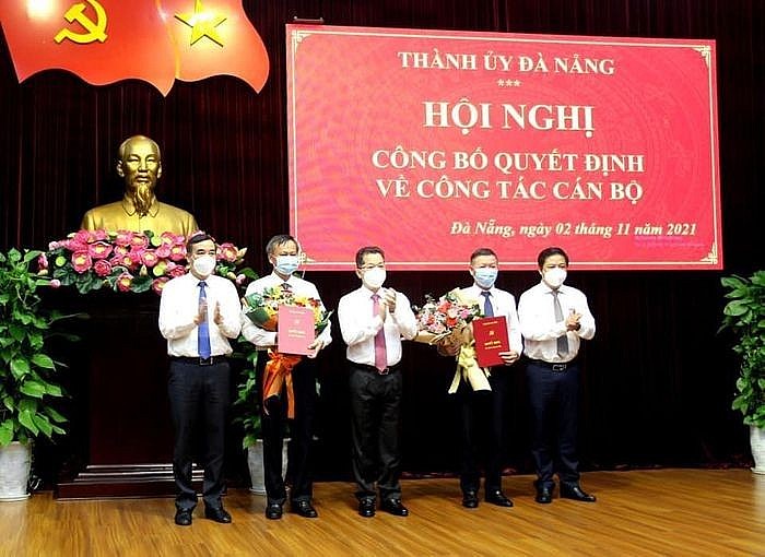 Lãnh đạo Thành ủy, UBND TP. Đà Nẵng chúc mừng các cán bộ