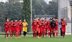 olympic 2020 van dong vien ngu tren giuong lam tu bia carton