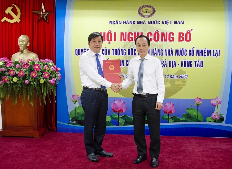 Ông Nguyễn Lợi nhận quyết định bổ nhiệm lại (Ảnh: Báo Bà Rịa - Vũng Tàu)