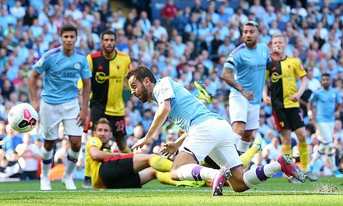 Man City (xanh) là đối thủ quá mạnh so với Watford lúc này
