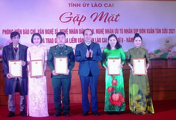 Báo chí và văn học nghệ thuật góp phần thực hiện thắng lợi các nhiệm vụ chính trị của tỉnh Lào Cai
