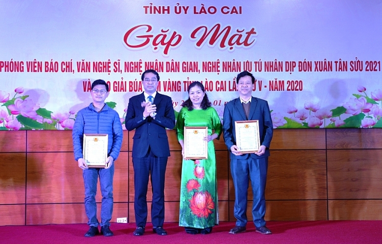 Báo chí và văn học nghệ thuật góp phần thực hiện thắng lợi các nhiệm vụ chính trị của tỉnh Lào Cai