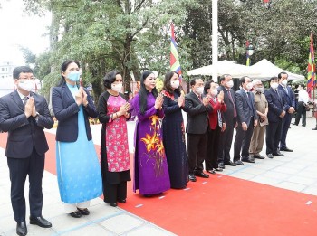 Phó Chủ tịch nước Võ Thị Ánh Xuân dâng hương Quốc Mẫu Tây Thiên