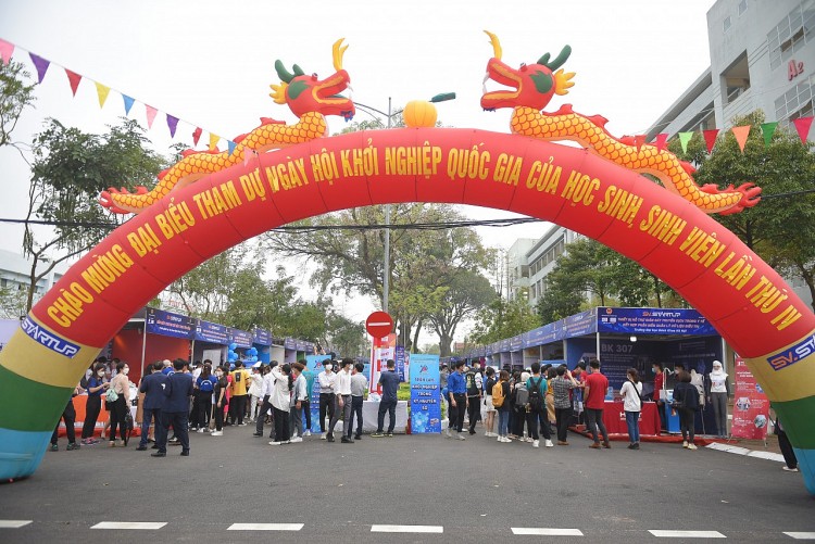 Tiếp thêm năng lượng, nhiệt huyết, tinh thần khởi nghiệp cho các bạn học sinh, sinh viên
