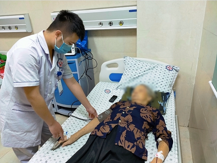 TTYT huyện Lâm Thao: Thực hiện tốt mục tiêu kép phòng chống dịch Covid-19, nâng cao chất lượng khám chữa bệnh