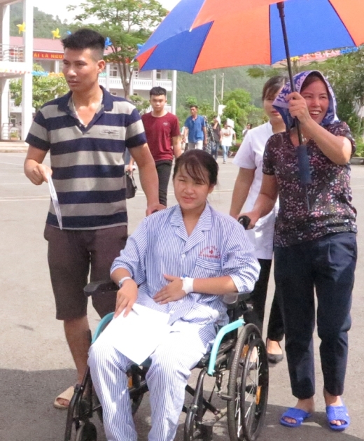 Nữ sinh đêm qua mổ ruột thừa, sáng nay (19/7) vẫn dự thi vào lớp 10