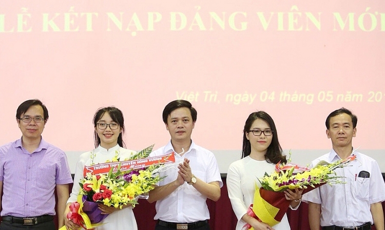 phu tho truong thpt chuyen hung vuong la co dau nganh giao duc dat to