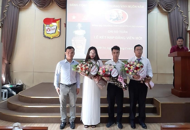 phu tho truong thpt chuyen hung vuong la co dau nganh giao duc dat to