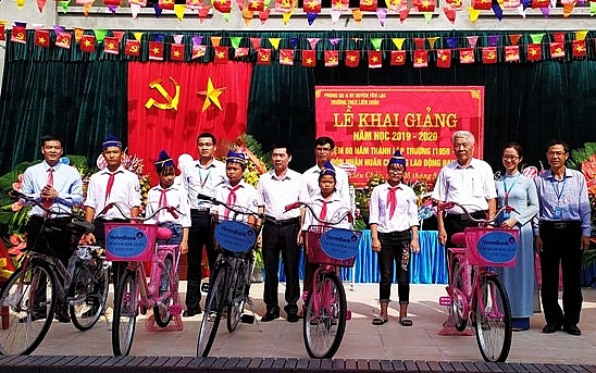 truong thcs lien chau vinh du don nhan huan chuong lao dong hang ba