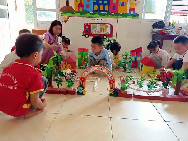 truong mn phong chau diem sang xay dung truong mam non lay tre lam trung tam